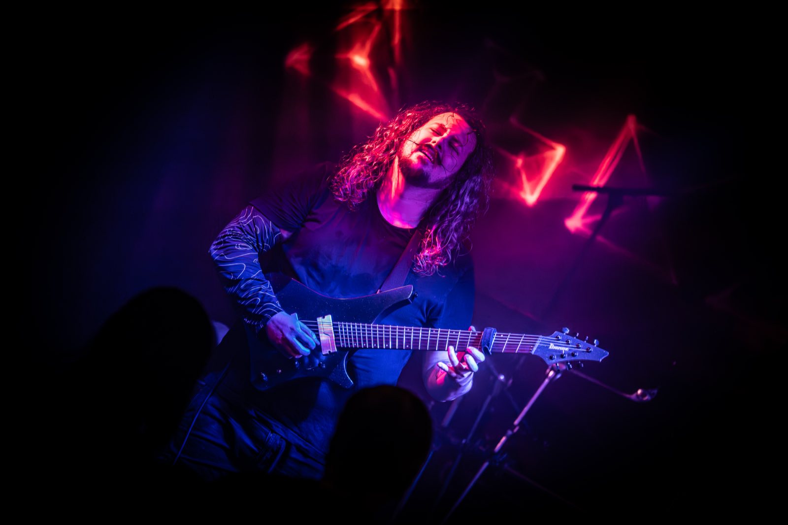 Justin Hombach performing high-speed alternate picking